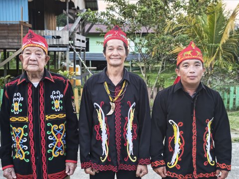 Adat Desa Taras